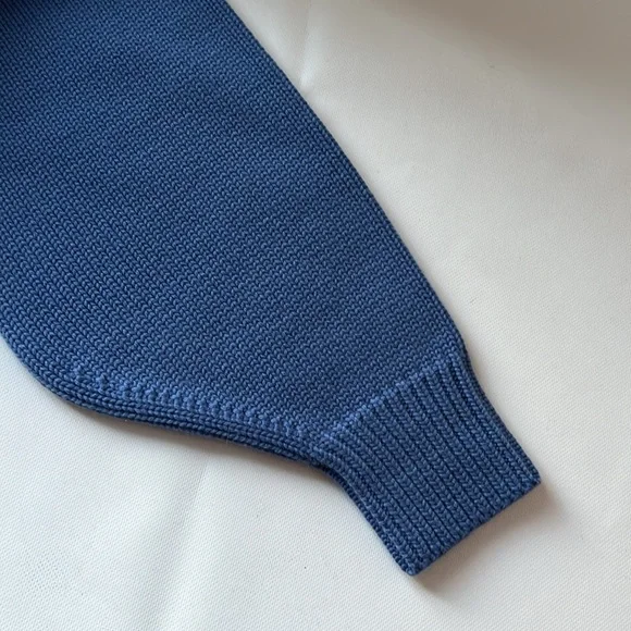100% cashmere V-neck sweater